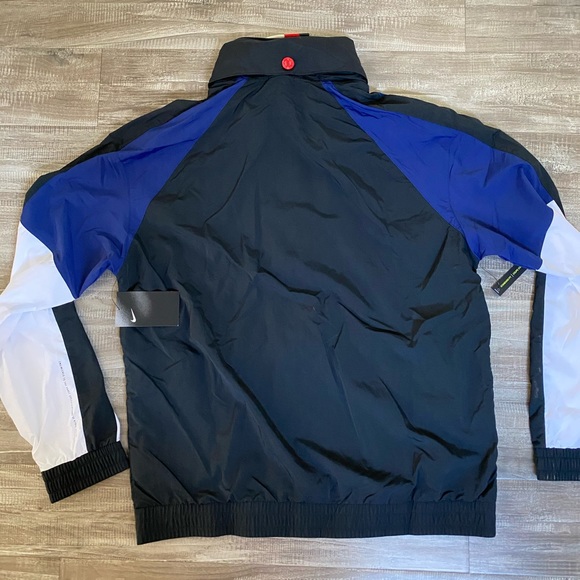 Nike Kyrie Irving windbreaker jacket - Picture 4 of 8